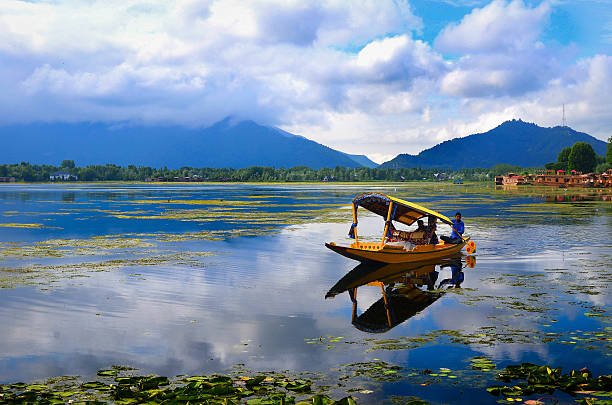 Jammu & Kashmir Travel Guide: Best Places, Food, Hotels & Transport